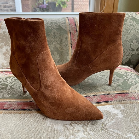 VERONICA BEARD Larissa Pointed Toe Bootie. Size 8.5 Women
N1-1 - Picture 3 of 12